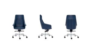 Кресло с высокой спинкой на крестовине с колесами